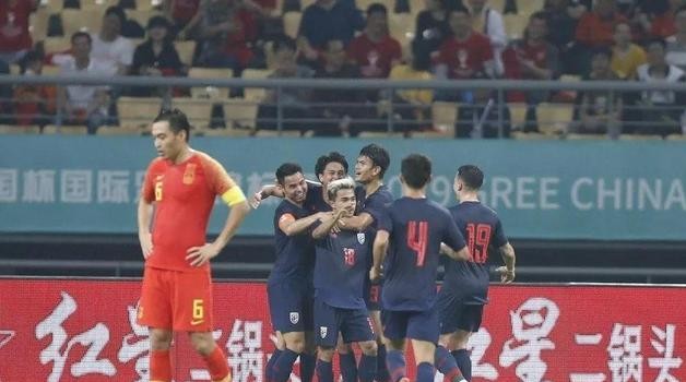 国足VS泰国，直播镜头外，那些比比分更真实的东西